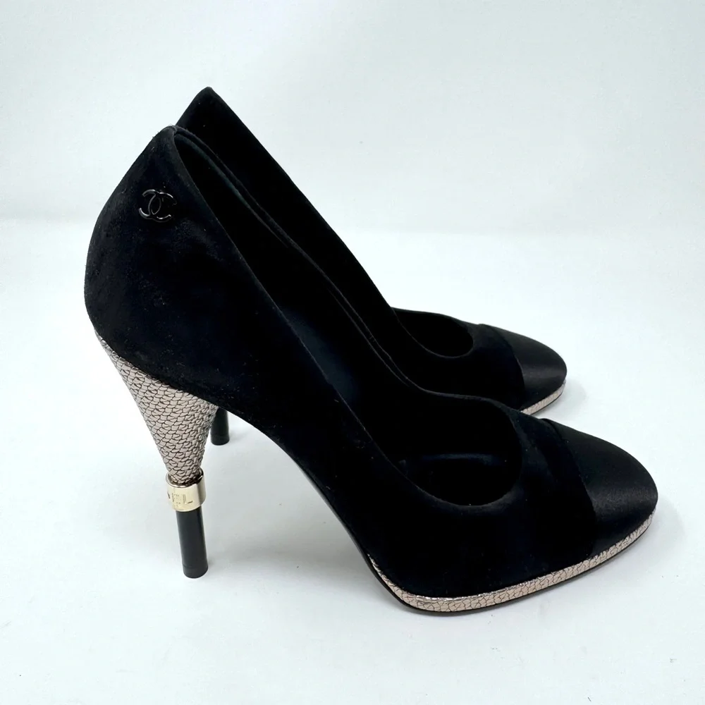 CHANEL Black Suede Pointed-Toe Pumps with Textured Metallic Heel and Trim